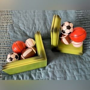 Sports 🏀 ⚽️ 🏈 themed book 📚 ends